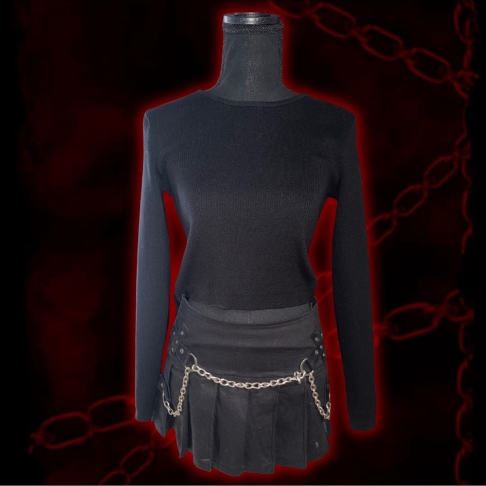 Brandy Melville black cropped tight crewneck sweater